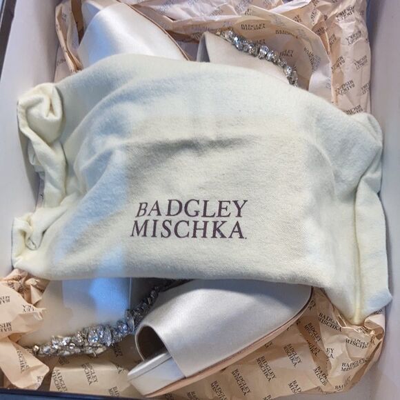 Badgley Mischka Kiara Embellished Ivory Peep-Toe Evening Pumps Size 6.5 - Picture 13 of 15